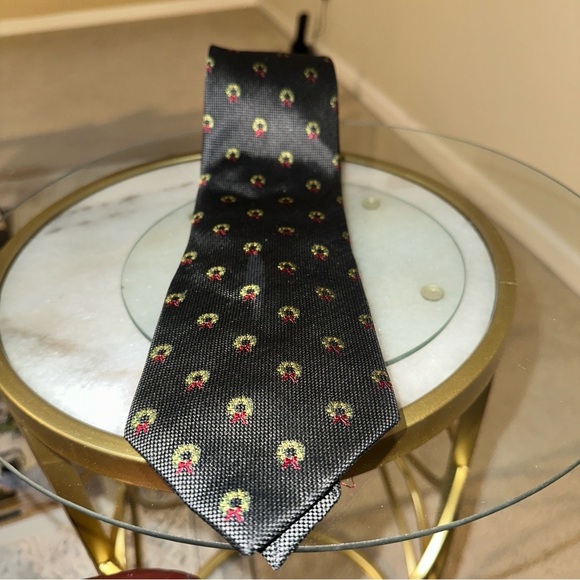 Henry Jacobson 100% Silk Holiday Tie – Wreath Pattern, Handmade - Picture 2 of 10